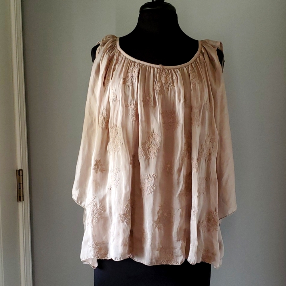 Large, beige, Cold Shouldered, Tempo Paris Top